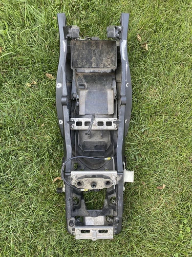 08-09 Suzuki GSXR 600 750 TAIL FRAME REAR SEAT BRACKET Straight OEM #0024 SUB