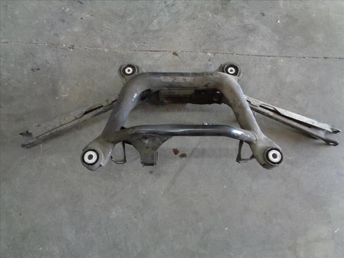 04 BMW 325 CI CONVERTIBLE REAR DIFFERENTIAL DIFF MOUNT BRACKET OEM SUBFRAME