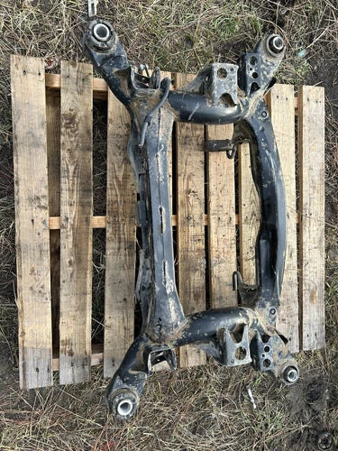 01 06 LEXUS LS430 REAR SUB FRAME OEM