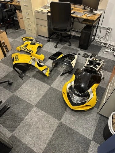 OEM 2000 Suzuki GSX-R 750 Complete And Subframe Kit ORIGINAL Fairing