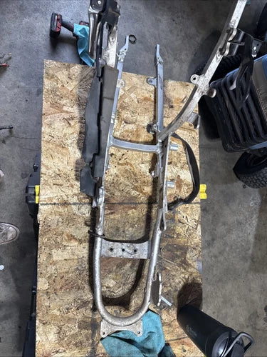 05 Suzuki DRZ400S DRZ 400 OEM Subframe Sub Frame Chassis Seat Rail Rear