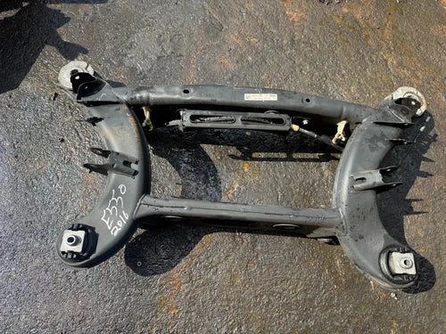 MERCEDES BENZ C350 C63 E550 OEM SUSPENSION CRADLE SUBFRAME CROSS MEMBER REAR