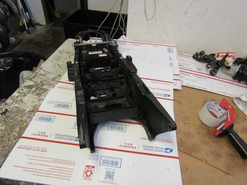 06-07 2007 YAMAHA YZF R6 OEM & BATTERY TRAY OEM *STRAIGHT* SUBFRAME