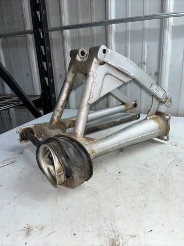 1982 YAMAHA VIRAGO 920 XV920 SWING SUB FRAME SWING BAR DIFFERENTIAL OEM ARM